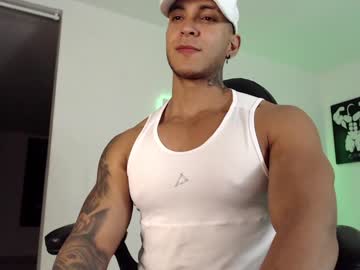 [21-01-22] latin_fit22 show with toys