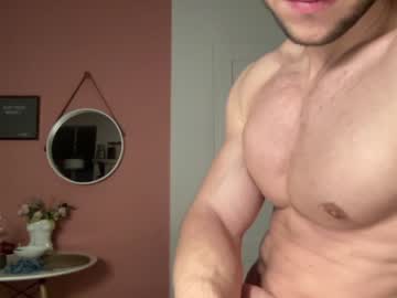 [19-01-23] muscularfriend record video with toys