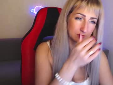 [27-02-23] kira_cleo public show from Chaturbate
